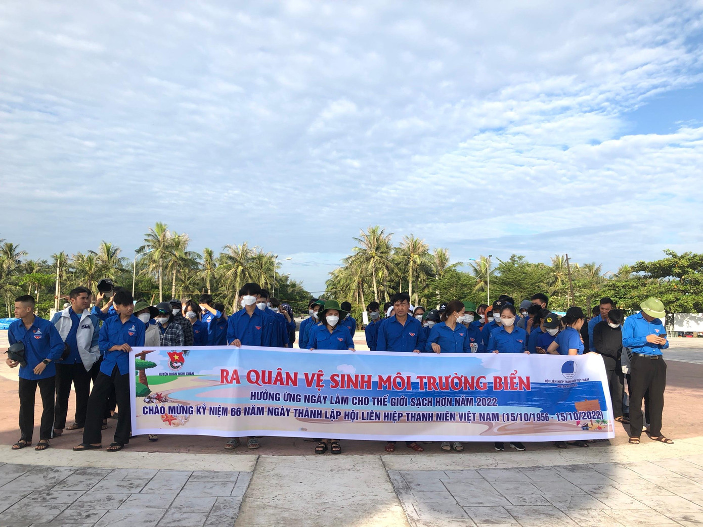 Nhằm hưởng ứng Chiến dịch làm cho thế giới sạch hơn năm 2022; Chào mừng kỷ niệm 66 năm ngày thành lập Hội LHTN Việt Nam (15/10/1956 - 15/10/2022), mới đây tuổi trẻ huyện Nghi Xuân đã ra quân vệ sinh bãi biển Xuân Thành. Đây là những khu vực tập trung đông đảo người dân, du khách tới vui chơi, tắm biển hàng ngày.