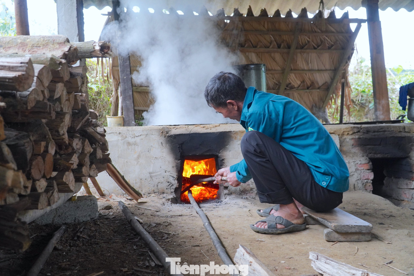 Làng nghề ép mía làm mật ở xã Thọ Điền, huyện Vũ Quang (Hà Tĩnh) đã có trên 50 năm tuổi. Toàn xã hiện còn có khoảng 100 hộ còn giữ nghề truyền thống này.