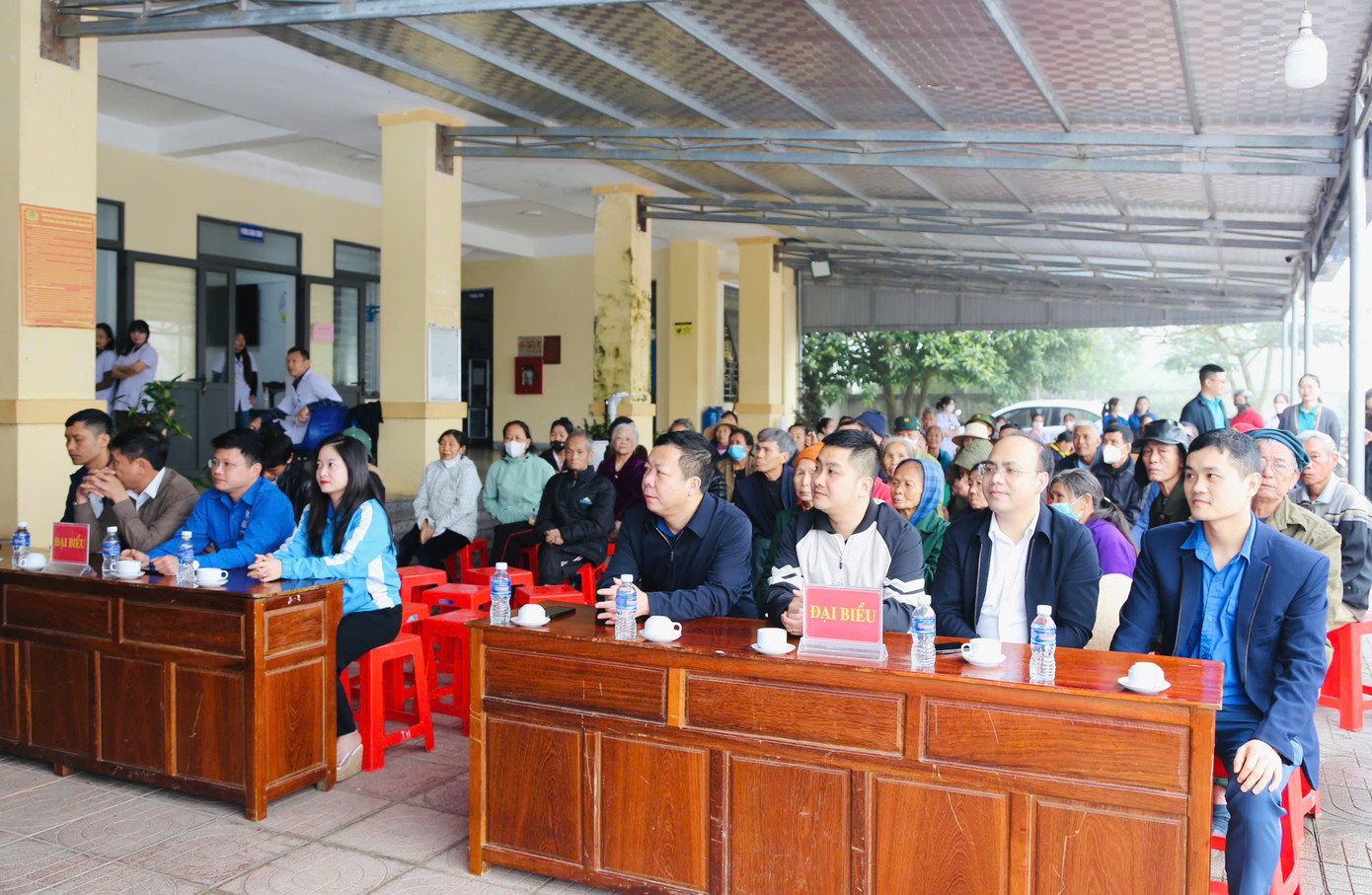 Huyện Đoàn Thạch Hà vừa phối hợp với Đoàn cơ sở Bệnh viện Đa khoa tỉnh, Hội thầy thuốc trẻ tỉnh, Công ty cổ phần dược Hà Tĩnh cùng một số nhà tài trợ tổ chức khám, cấp thuốc miễn phí cho các đối tượng thuộc cựu TNXP, hộ nghèo, thương bệnh binh, bảo trợ xã hội có hoàn cảnh khó khăn tại xã Thạch Xuân. Ảnh: HN