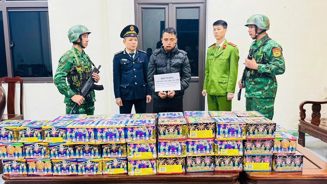 Đối tượng cùng tang vật thu giữ.