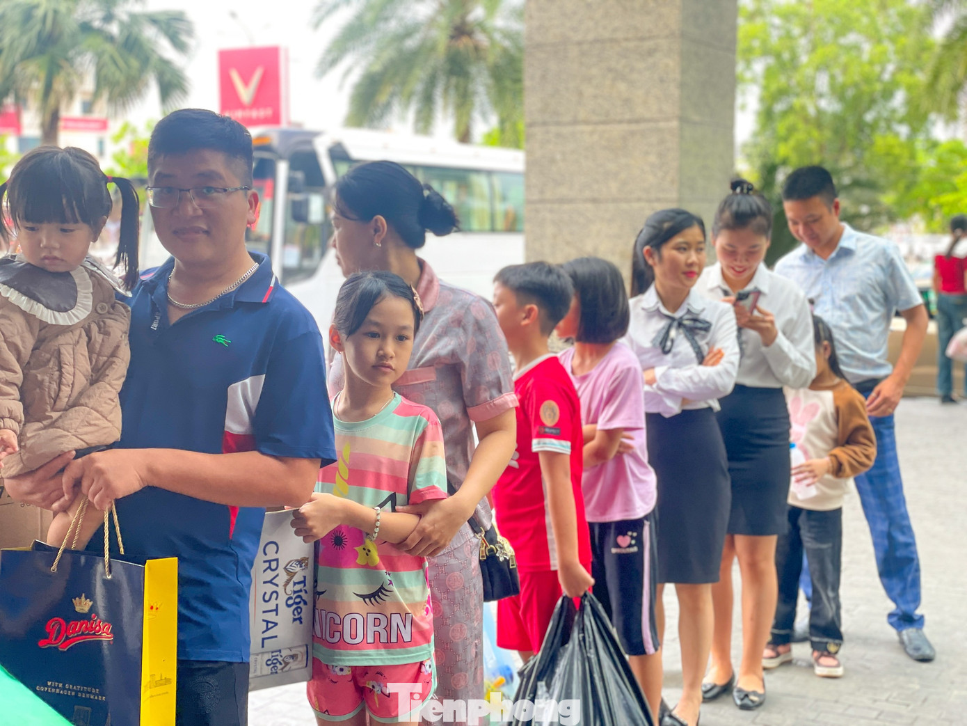 Hoạt động nhận được sự hưởng ứng tích cực của người dân, đặc biệt là các bạn nhỏ. Thông qua mô hình, chỉ trong thời gian ngắn đã trao đổi hơn 170 phần quà, thu về 1.000 vỏ lon, chai nhựa, rác nhựa, hơn 100kg giấy vụn các loại, hơn 1.000 viên pin cũ, hỏng.