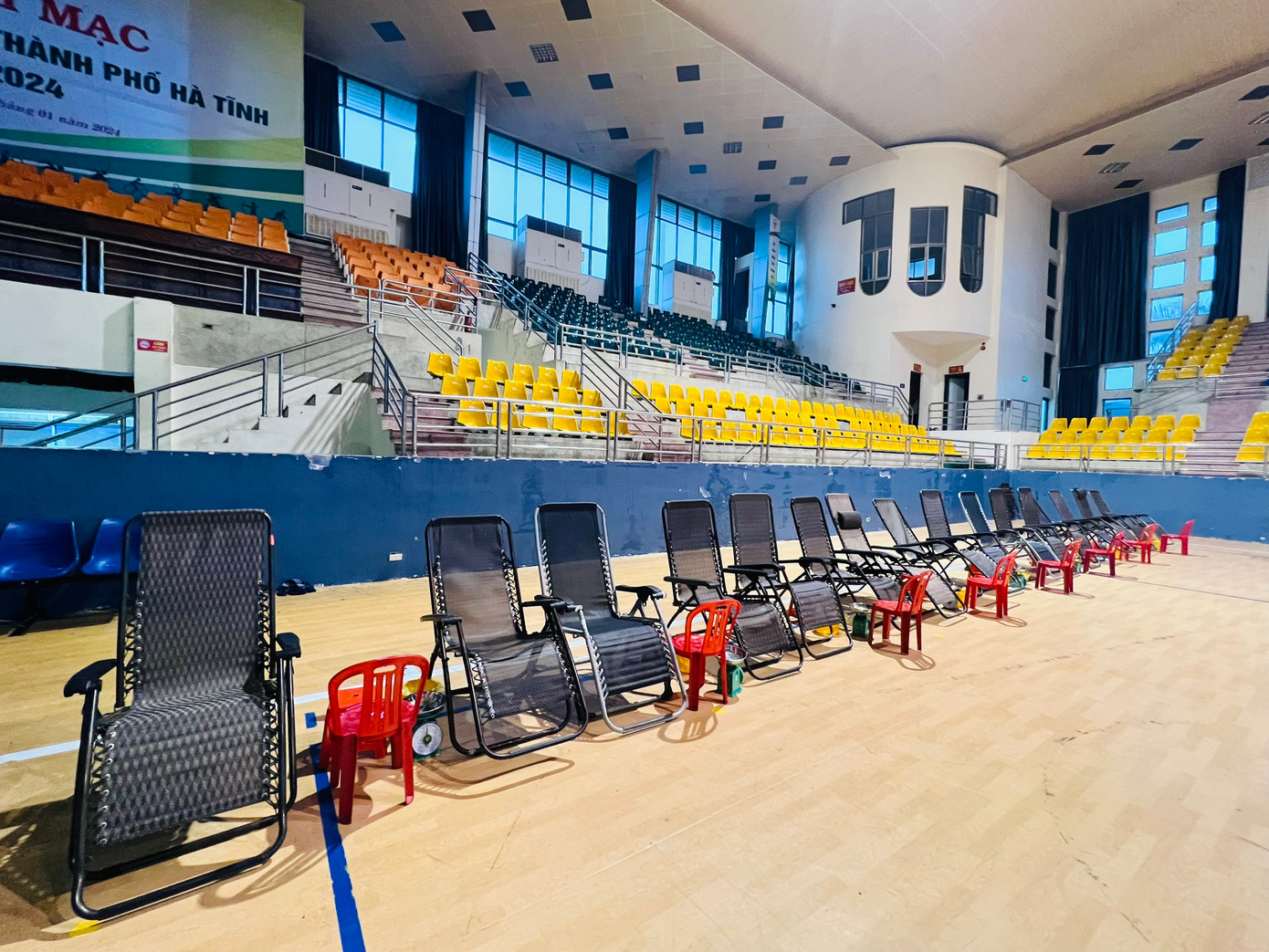 Dãy ghế hiến máu... Dãy ghế hiến máu...