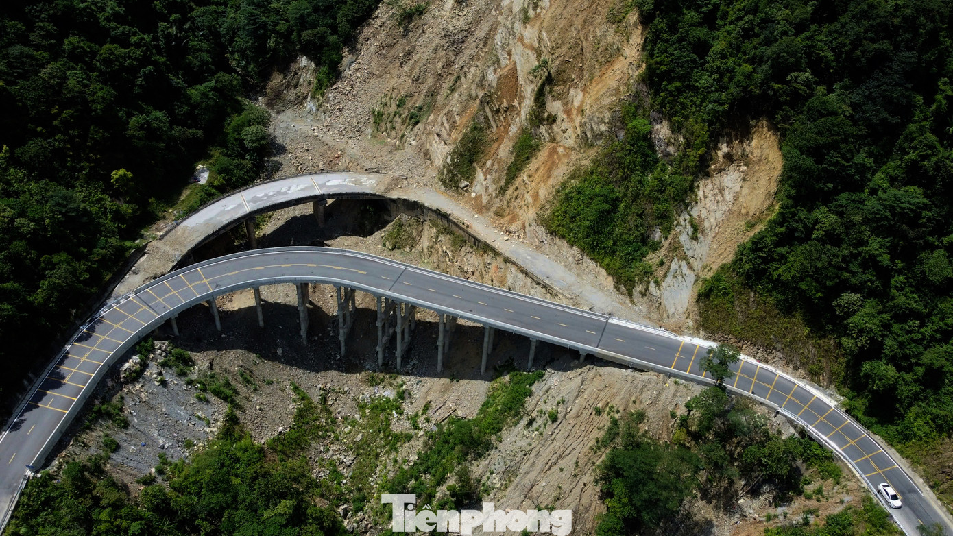 Dự án nâng cấp Quốc lộ 8 đã tập trung khắc phục 17 điểm thường xuyên sạt lở và có nguy cơ sạt lở,cải tạo, mở rộng 13 cầu cũ nhỏ hẹp, xuống cấp. Trong đó, điểm xây dựng cầu Eo Cô Gái có tổng mức đầu tư hơn 20 tỷ đồng. Dự án triển khai nhằm xoá điểm “đen” sạt lở trên cung đường này.