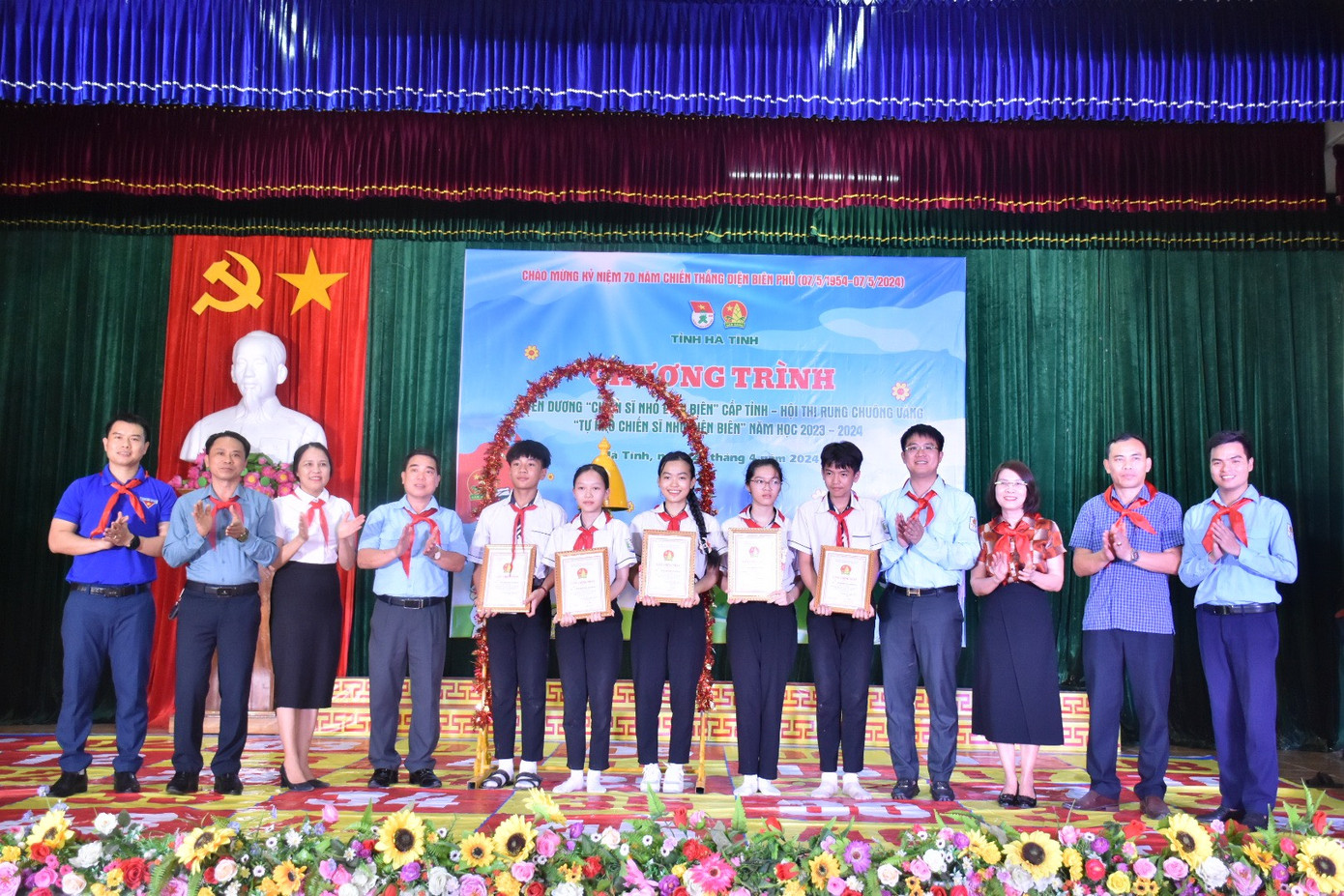 13 “Chiến sĩ nhỏ Điện Biên” được tuyên dương là những đội viên xuất sắc trong toàn tỉnh Hà Tĩnh.