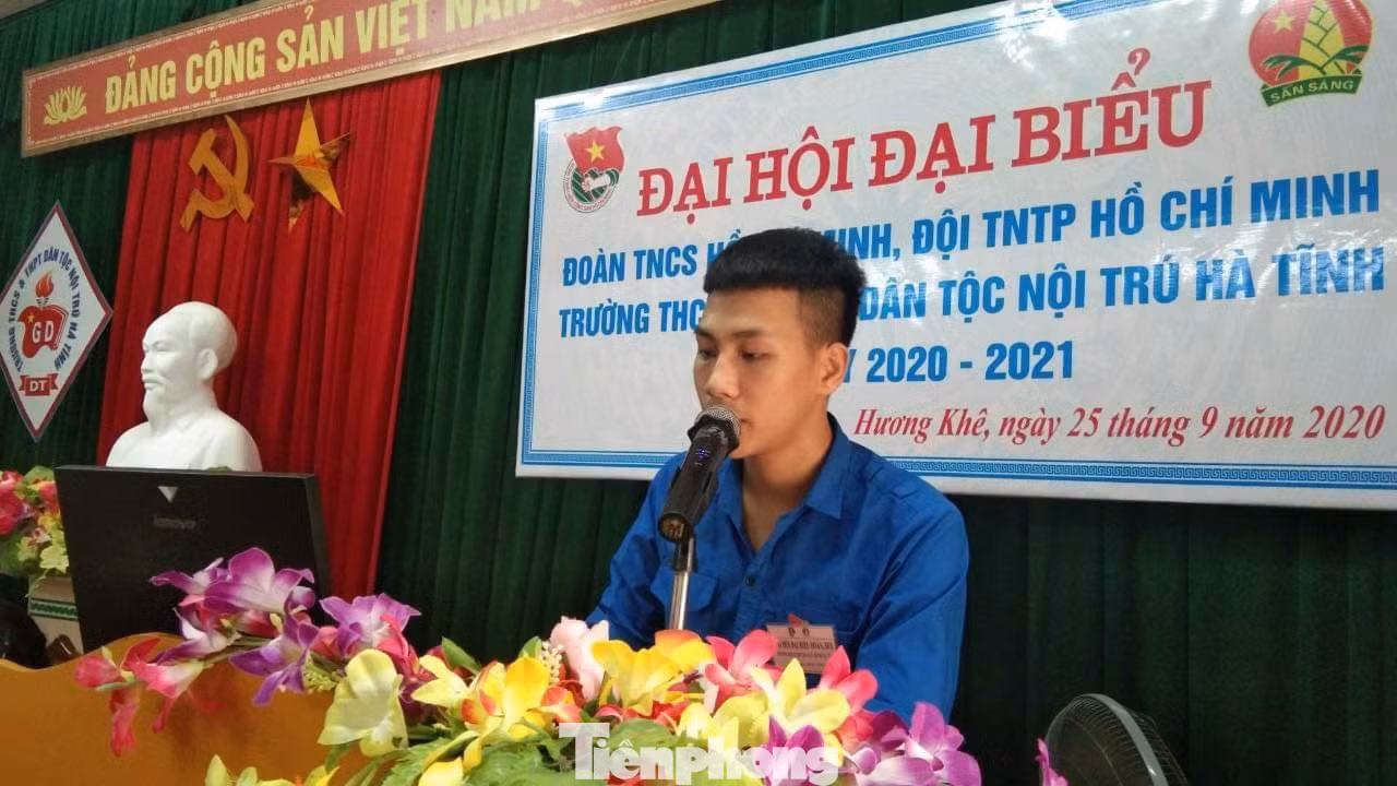 Em Pháp trong lần phát biểu tại trường.