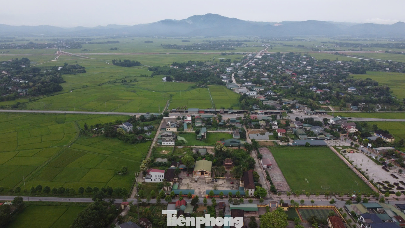 Trong khi đó, phường Hà Huy Tập - đơn vị mới thành lập từ xã Thạch Đài, xã Tân Lâm Hương và một phần phường Đại Nài sẽ sử dụng trụ sở UBND xã Tân Lâm Hương làm trung tâm hành chính. Cơ sở này hiện có đầy đủ phòng ban và không gian làm việc theo chuẩn hành chính nhà nước.