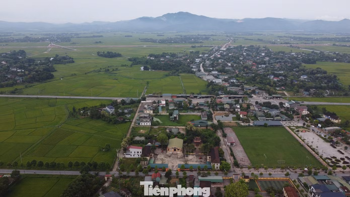 Trong khi đó, phường Hà Huy Tập - đơn vị mới thành lập từ xã Thạch Đài, xã Tân Lâm Hương và một phần phường Đại Nài sẽ sử dụng trụ sở UBND xã Tân Lâm Hương làm trung tâm hành chính. Cơ sở này hiện có đầy đủ phòng ban và không gian làm việc theo chuẩn hành chính nhà nước.