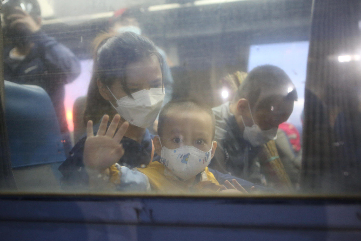 Công dân sau khi hoàn thành cách ly tập trung, tiếp tục tự theo dõi sức khỏe tại nhà/nơi lưu trú 14 ngày kể từ ngày hoàn thành cách ly tập trung và lấy mẫu xét nghiệm SARS-CoV-2 lần thứ tư vào ngày thứ 7 sau khi hoàn thành cách ly tập trung bằng phương pháp Realtime – PCR. Công dân sau khi hoàn thành cách ly tập trung, tiếp tục tự theo dõi sức khỏe tại nhà/nơi lưu trú 14 ngày kể từ ngày hoàn thành cách ly tập trung và lấy mẫu xét nghiệm SARS-CoV-2 lần thứ tư vào ngày thứ 7 sau khi hoàn thành cách ly tập trung bằng phương pháp Realtime – PCR.