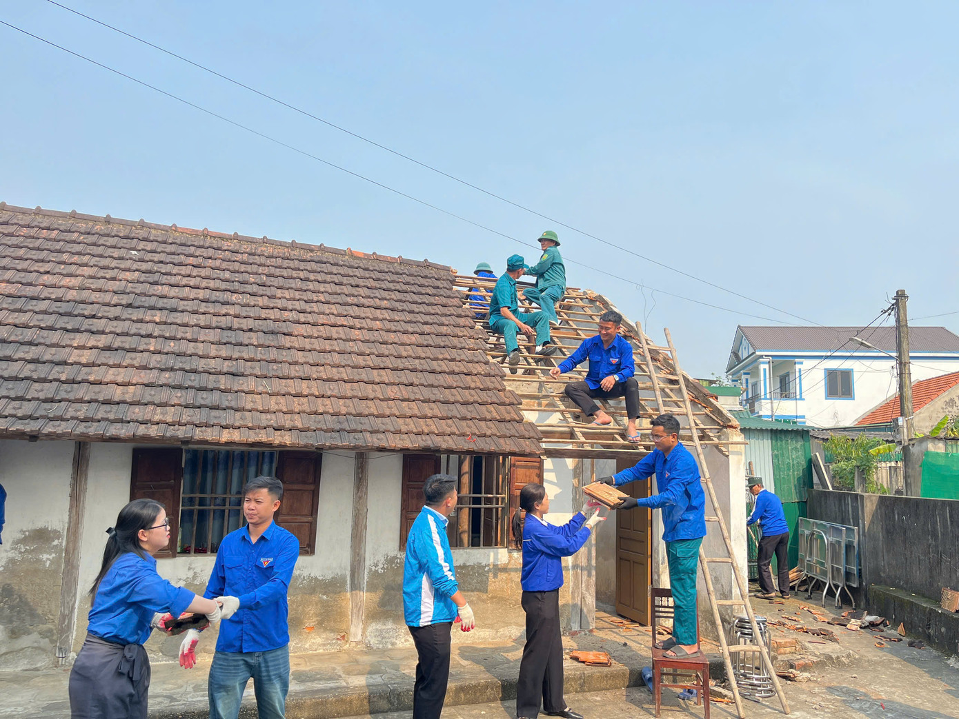 Nhiều hoạt động tình nguyện vì cộng đồng được đoàn viên thanh niên các địa phương triển khai. Ảnh: PVTT