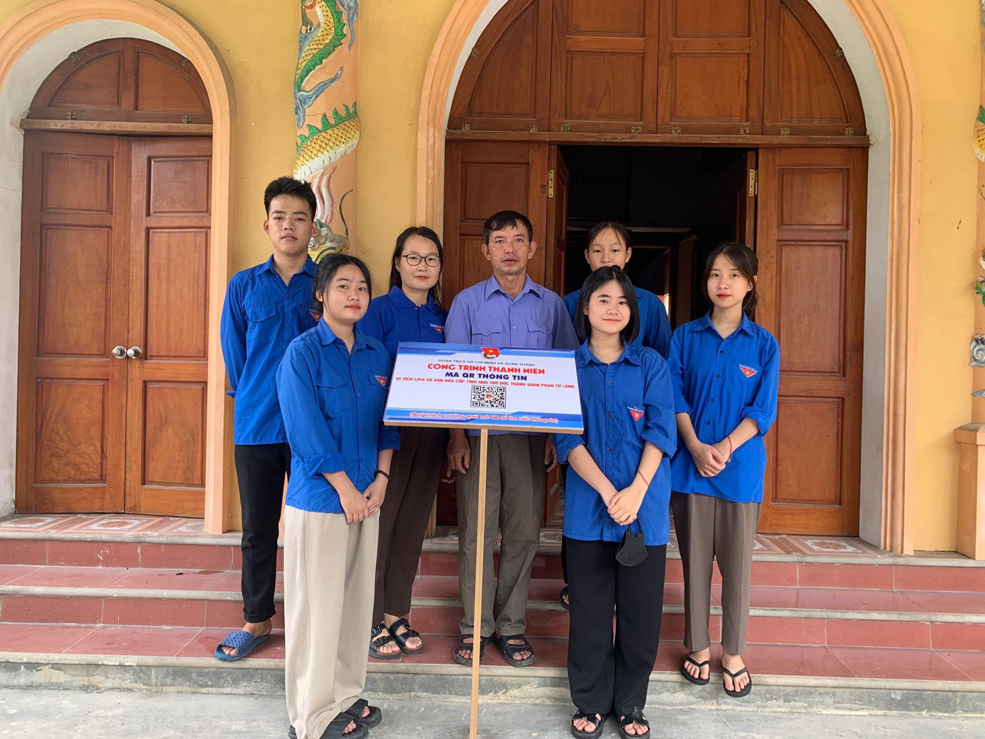 Cùng với đó ra mắt công trình mã QR quảng bá di tích lịch sử, số hoá tri thức thanh niên, số hoá nhà thông tin 105 nhà văn hoá thôn; lắp đặt 18 đường truyền và camera tại điểm giao dịch một cửa cấp xã... Cùng với đó ra mắt công trình mã QR quảng bá di tích lịch sử, số hoá tri thức thanh niên, số hoá nhà thông tin 105 nhà văn hoá thôn; lắp đặt 18 đường truyền và camera tại điểm giao dịch một cửa cấp xã...