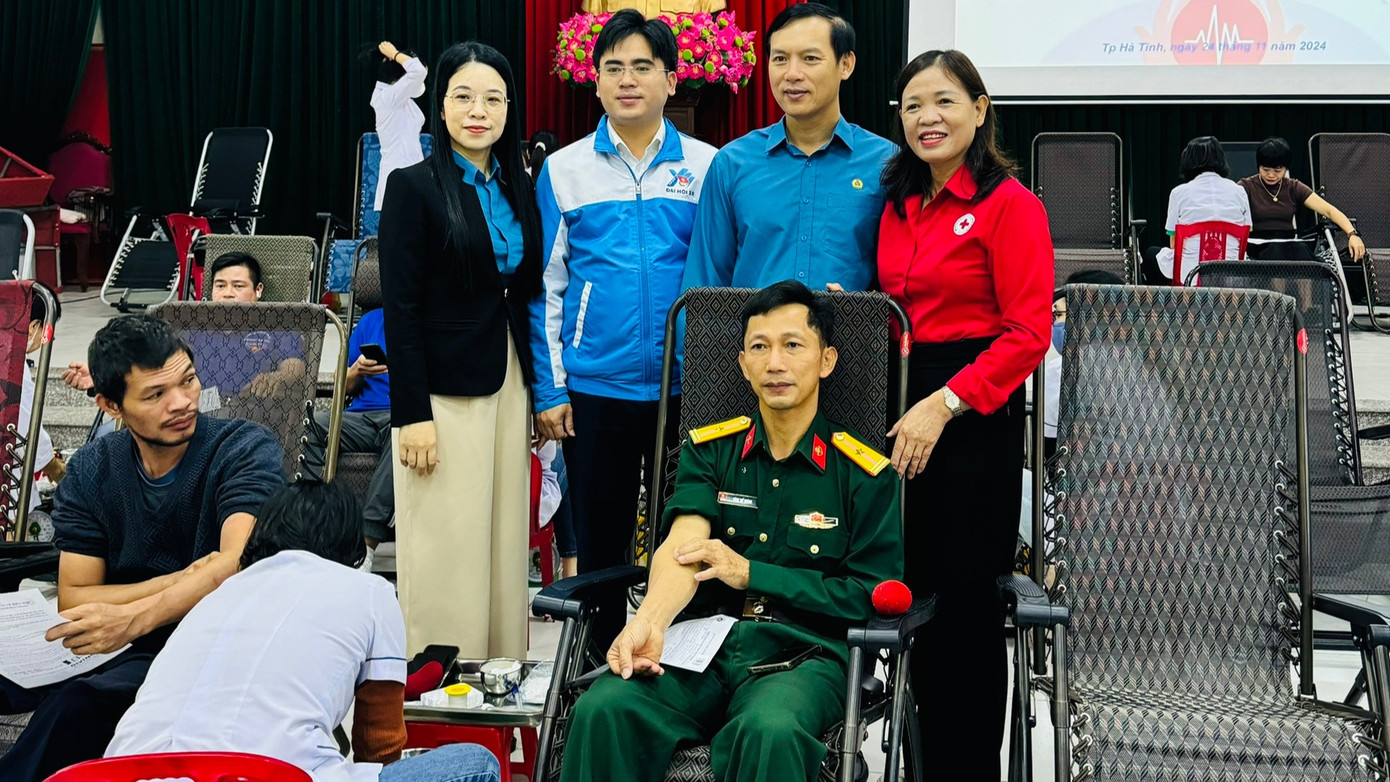 Ngày hội hiến máu nhân đạo là hoạt động thường niên, có ý nghĩa nhân văn sâu sắc thể hiện lòng nhân đạo và có nghĩa cử cao đẹp của các tình nguyện viên. Thông qua ngày hội cũng đã bổ sung thêm nguồn máu sống vào ngân hàng máu của tỉnh, góp phần cứu chữa kịp thời người bệnh trong lúc khó khăn, nguy kịch... Ngày hội hiến máu nhân đạo là hoạt động thường niên, có ý nghĩa nhân văn sâu sắc thể hiện lòng nhân đạo và có nghĩa cử cao đẹp của các tình nguyện viên. Thông qua ngày hội cũng đã bổ sung thêm nguồn máu sống vào ngân hàng máu của tỉnh, góp phần cứu chữa kịp thời người bệnh trong lúc khó khăn, nguy kịch...