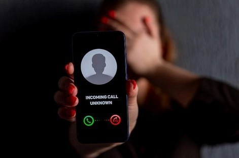 Hiệu trưởng trường Tiểu học ở Hà Tĩnh mất gần 1 tỷ sau cuộc gọi từ người lạ. Ảnh: Minh hoạ Hiệu trưởng trường Tiểu học ở Hà Tĩnh mất gần 1 tỷ sau cuộc gọi từ người lạ. Ảnh: Minh hoạ