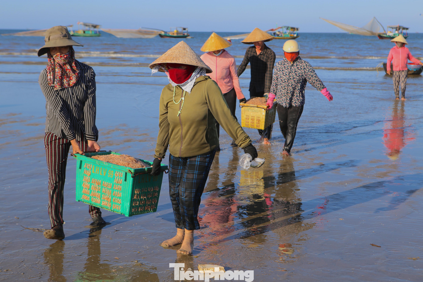 Ruốc (hay còn gọi là moi, tép biển) là tên gọi của một loại động vật giáp xác mười chân. Sống ở vùng nước ven bờ biển. Hình dạng như con tôm nhỏ, chỉ khoảng 4mm – 10mm được coi là một đặc sản của miền biển, có giá trị dinh dưỡng rất cao.
