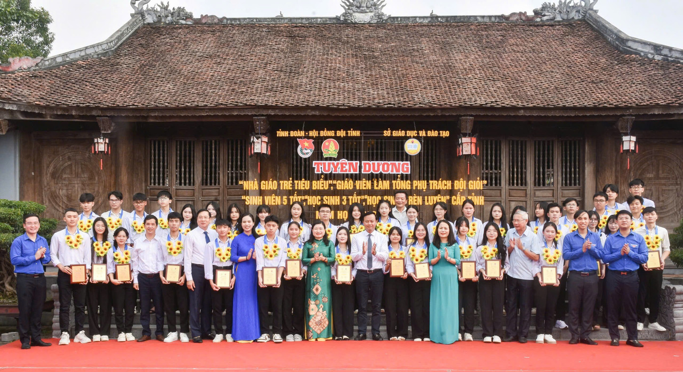 Những học sinh, sinh viên tiêu biểu nhận danh hiệu “Học sinh 3 tốt”, “Học sinh 3 rèn luyện” và “Sinh viên 5 tốt".