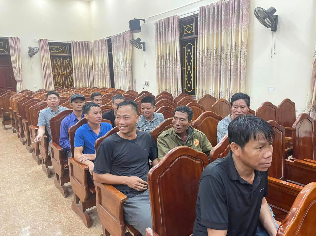 9 công nhân được đưa đến vị trí tránh trú an toàn. 9 công nhân được đưa đến vị trí tránh trú an toàn.