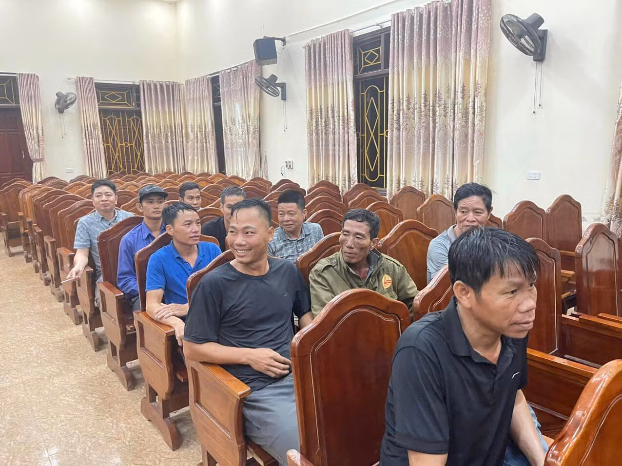 9 công nhân được đưa đến vị trí tránh trú an toàn.