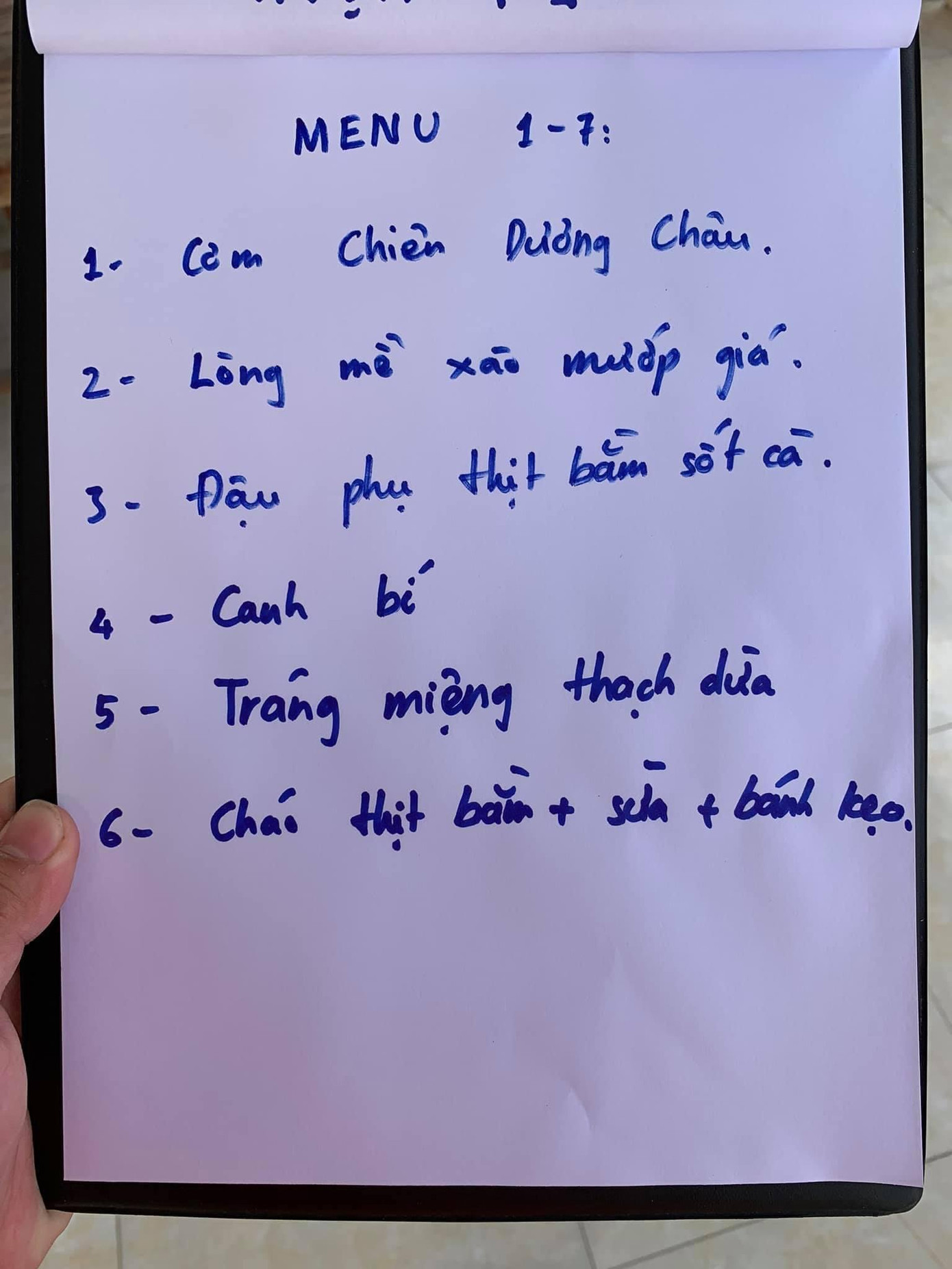 Mỗi ngày nhóm đều làm thực đơn để đi chợ. Mỗi ngày nhóm đều làm thực đơn để đi chợ.