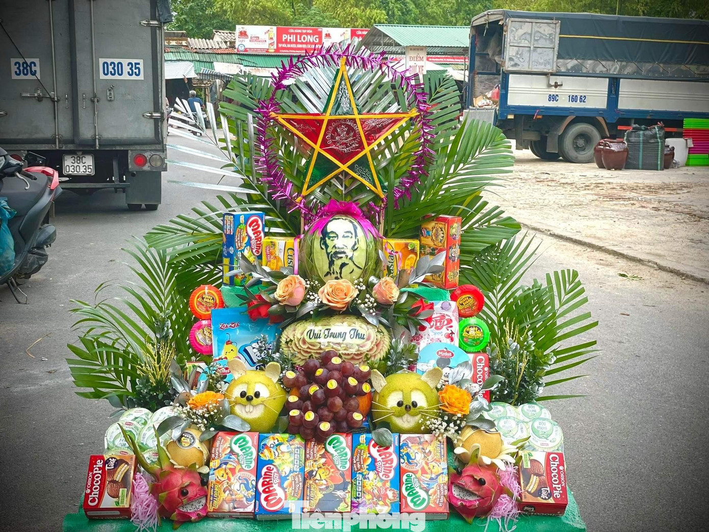 Mâm cỗ Trung thu được trang trí rất đẹp mắt. Mâm cỗ Trung thu được trang trí rất đẹp mắt.