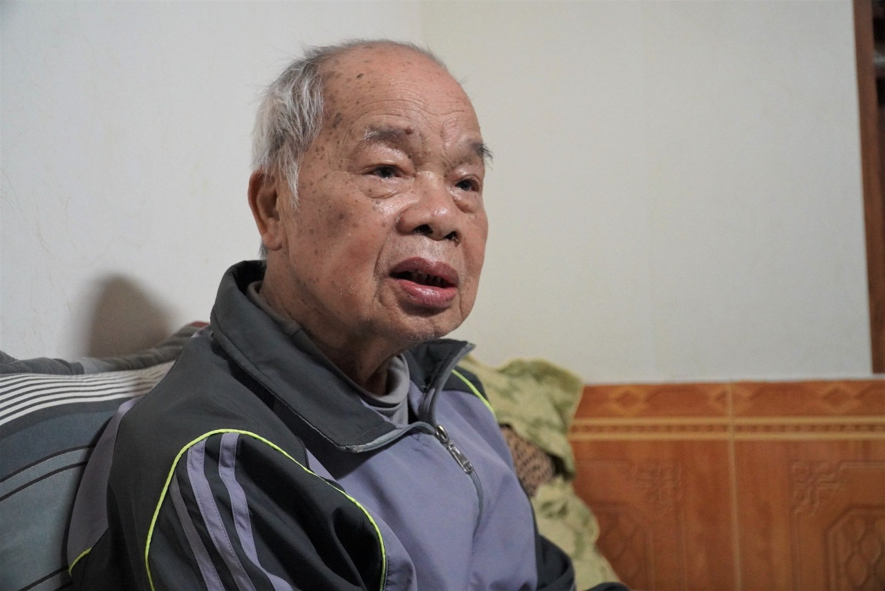 Đại tá Nguyễn Huyên kể lại hồi ức Điện Biên Phủ. Đại tá Nguyễn Huyên kể lại hồi ức Điện Biên Phủ.