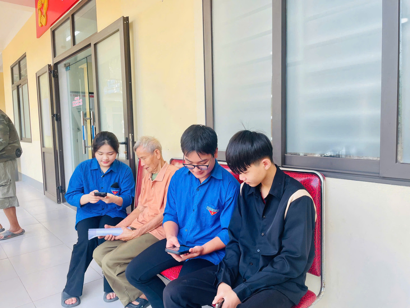 Hoạt động ra quân tình nguyện hỗ trợ vận hành dịch vụ hành chính công sẽ tiếp tục được triển khai thường xuyên trong suốt chiến dịch hè 2025.