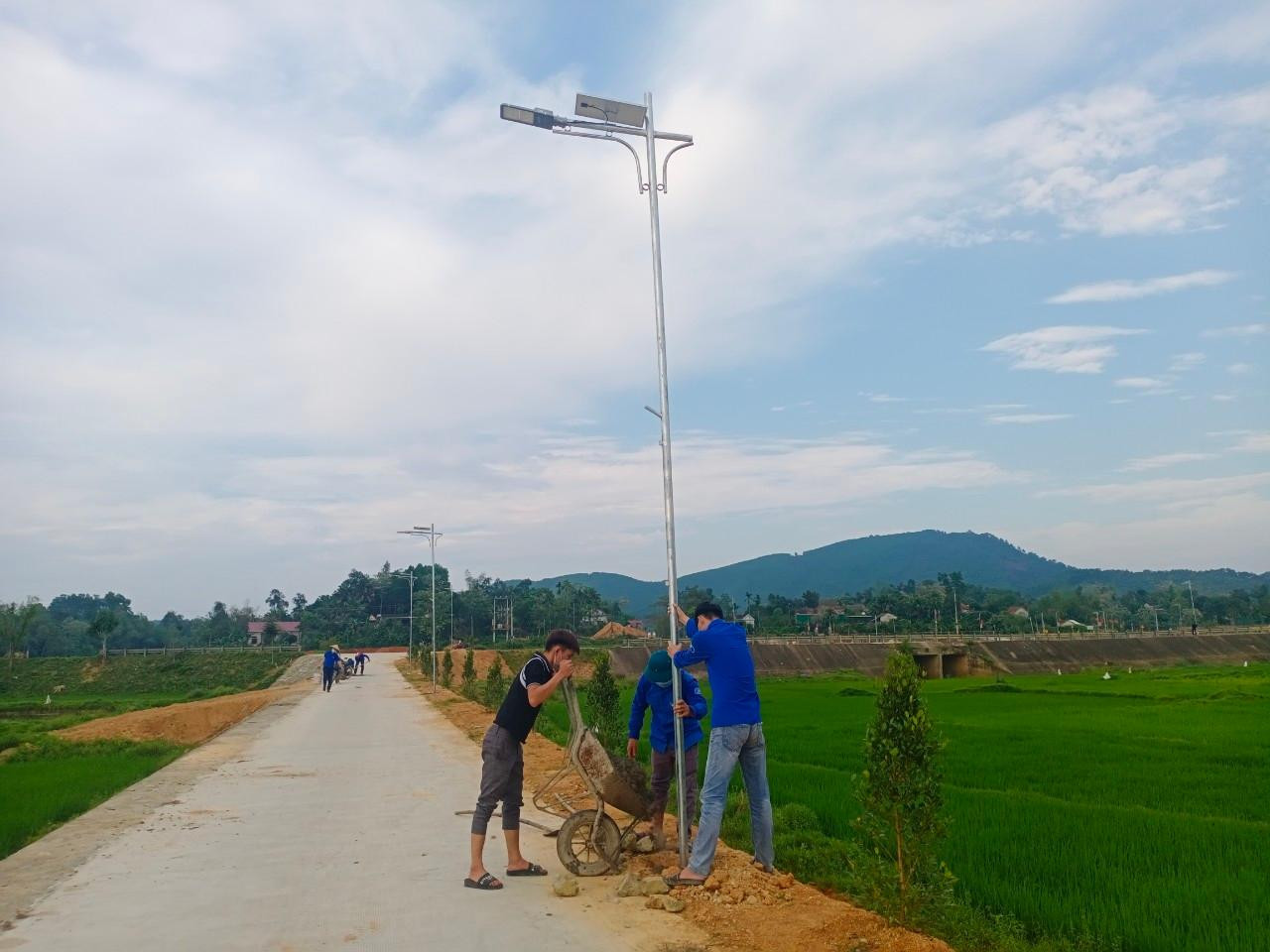 Nhằm thiết thực chào mừng kỷ niệm 91 năm ngày thành lập Đoàn TNCS Hồ Chí Minh (26/3/1931 - 26/3/2022), mới đây Đoàn xã Đức Lĩnh, huyện Vũ Quang đã lắp đặt công trình “Đường điện thanh niên” tại thôn Mỹ Ngọc.