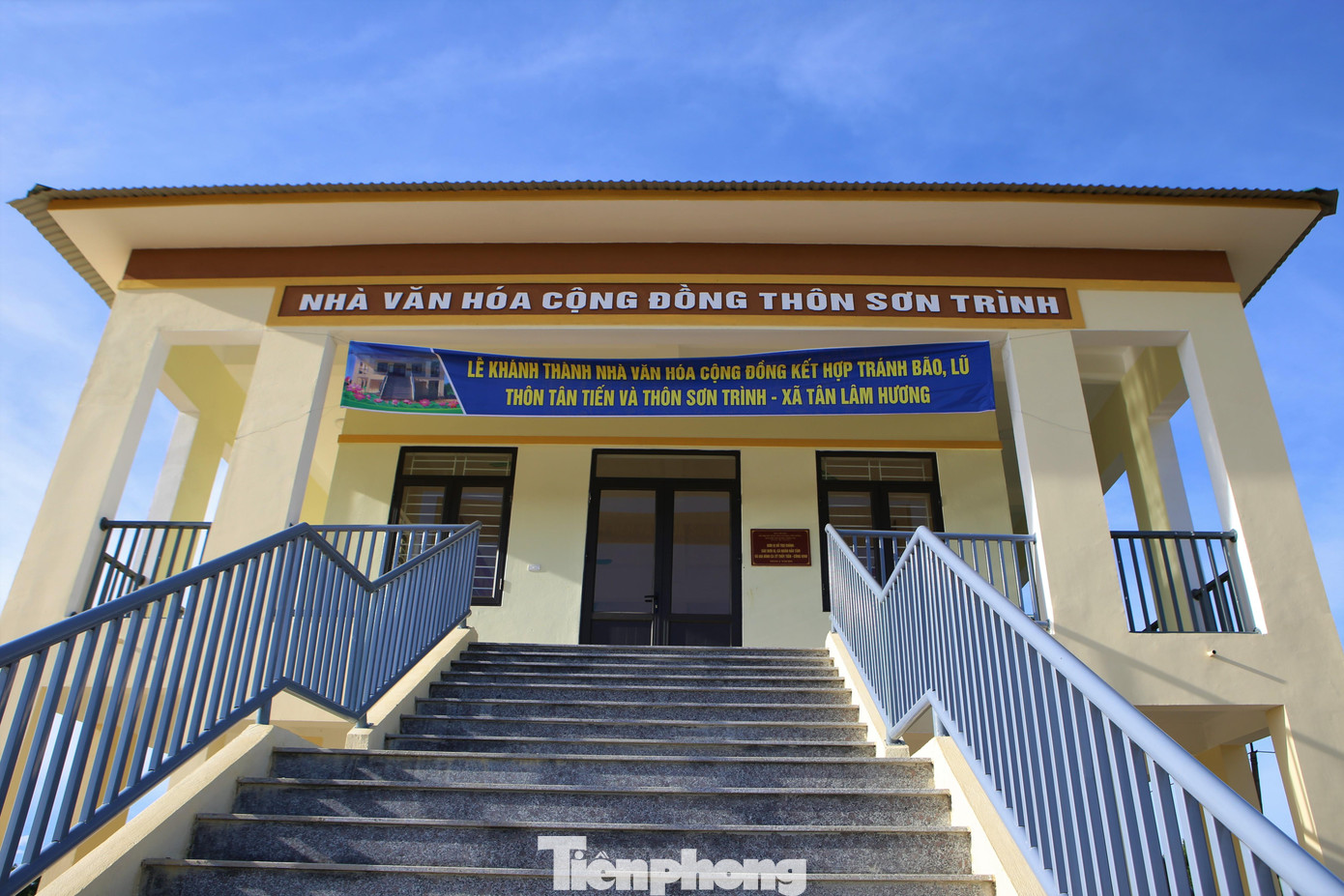 Một trong 10 căn nhà văn hoá cộng đồng kết hợp tránh trú lũ được đoàn thiện nguyện ca sỹ Thuỷ Tiên hỗ trợ xây dựng tại Hà Tĩnh.