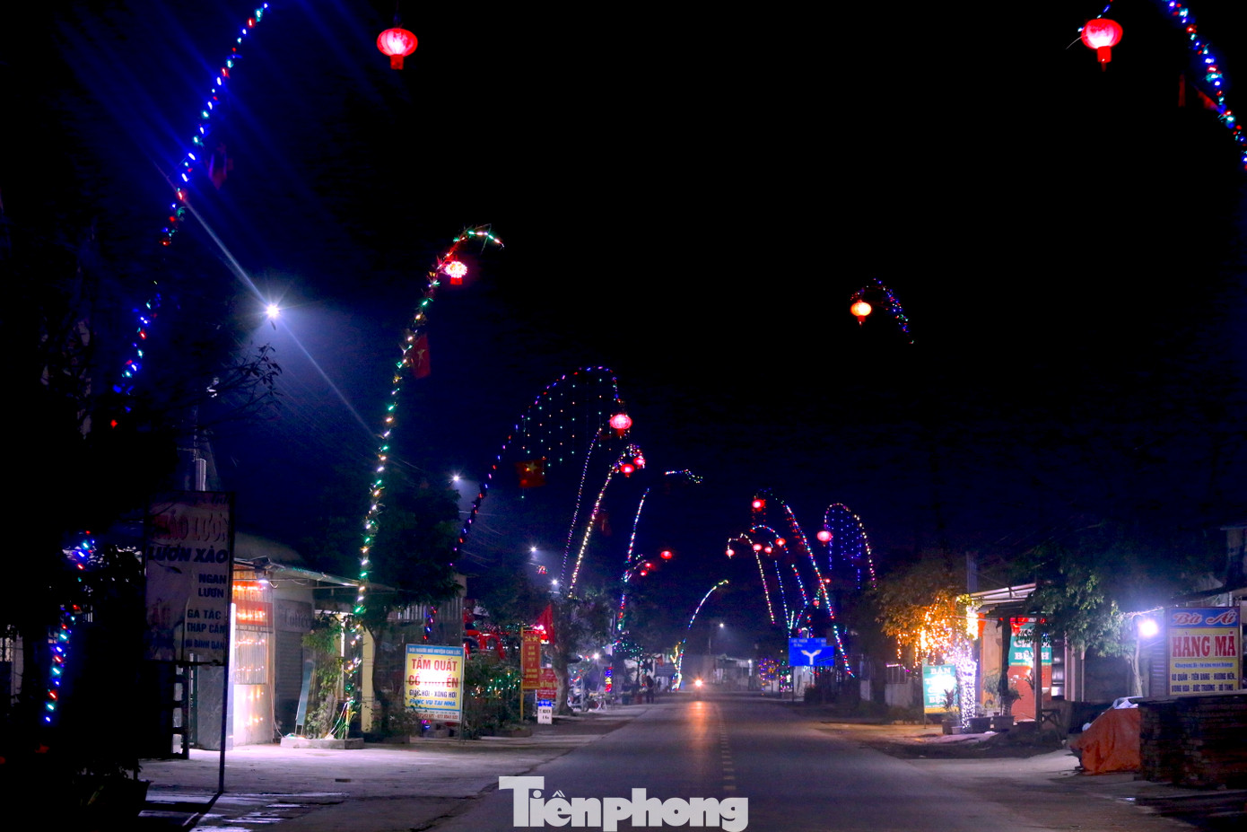 Dọc con đường qua các xã ở huyện Can Lộc không khí Xuân đang tràn ngập.