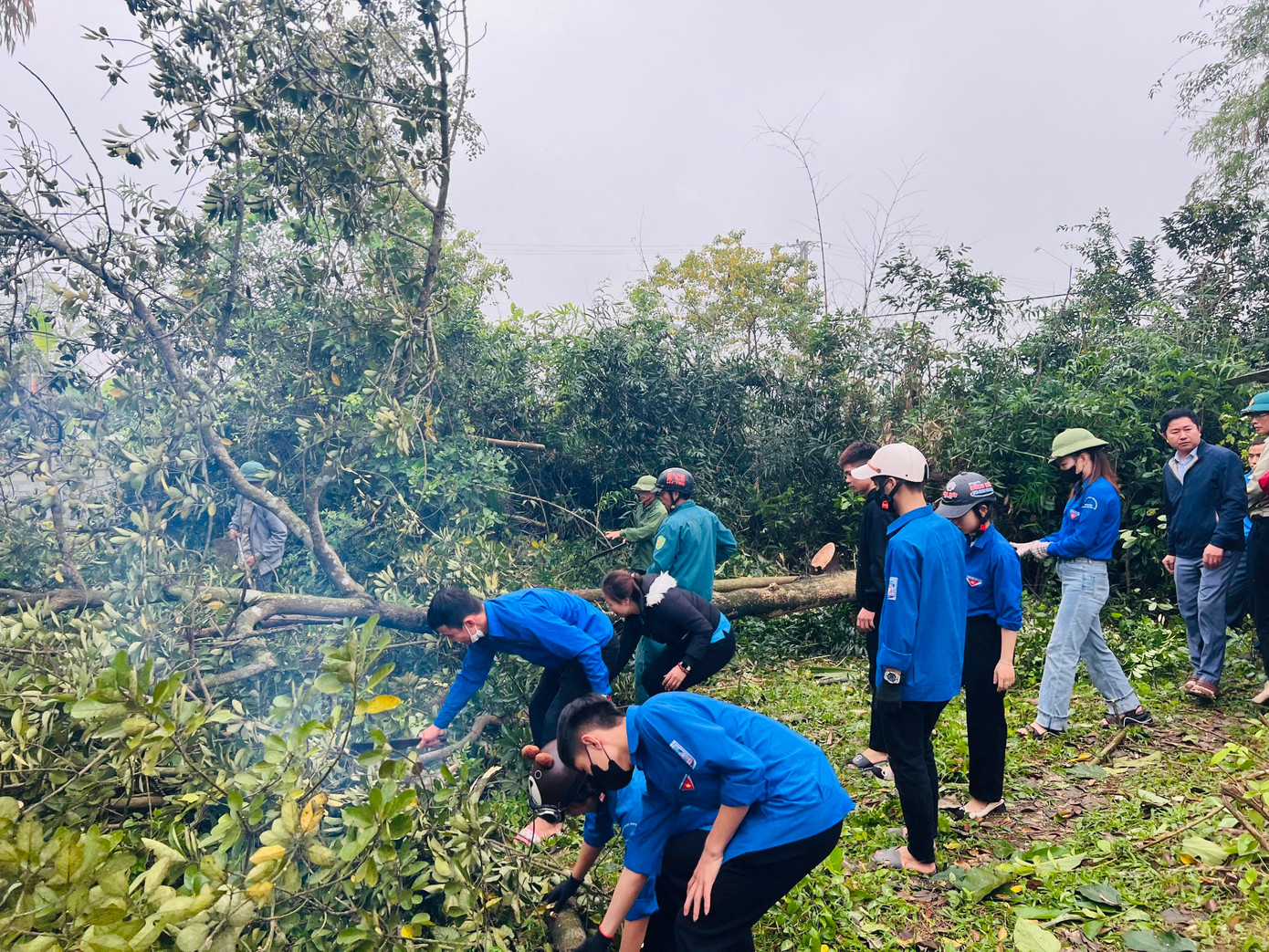 Trong ngày tuổi trẻ Hà Tĩnh đã thực hiện gần 800 công trình, phần việc ý nghĩa.