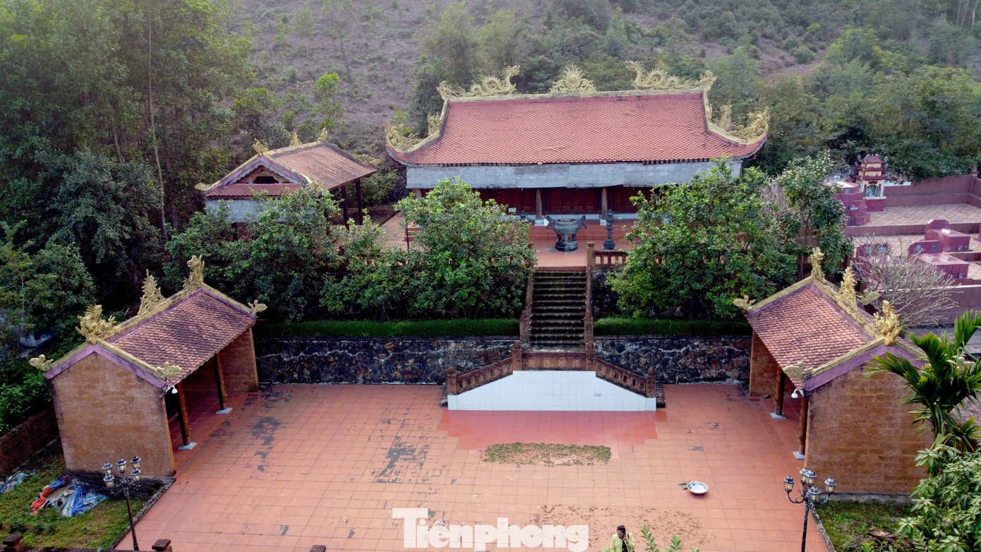 Đền Quan Sơn ở xã Tân Dân (huyện Đức Thọ, Hà Tĩnh) có kết cấu kiến trúc đặc biệt được xây dựng từ hàng chục nghìn viên đá ong.