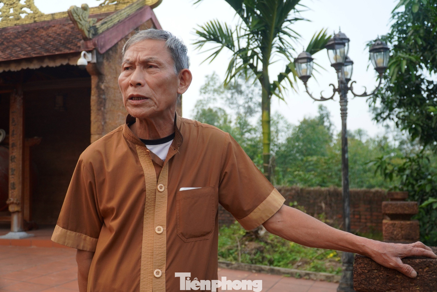 Theo ông Trần Ngọc Minh, thủ nhang đền Quan Sơn, ngôi đền được xây dựng trên diện tích 2.000 m2. Bên trong thờ một vị tướng nhà Trần.