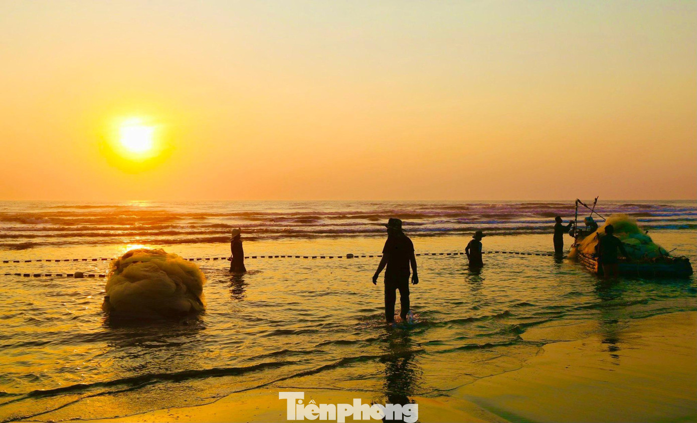 Người dân nơi đây chủ yếu sống bằng nghề đánh bắt cá.