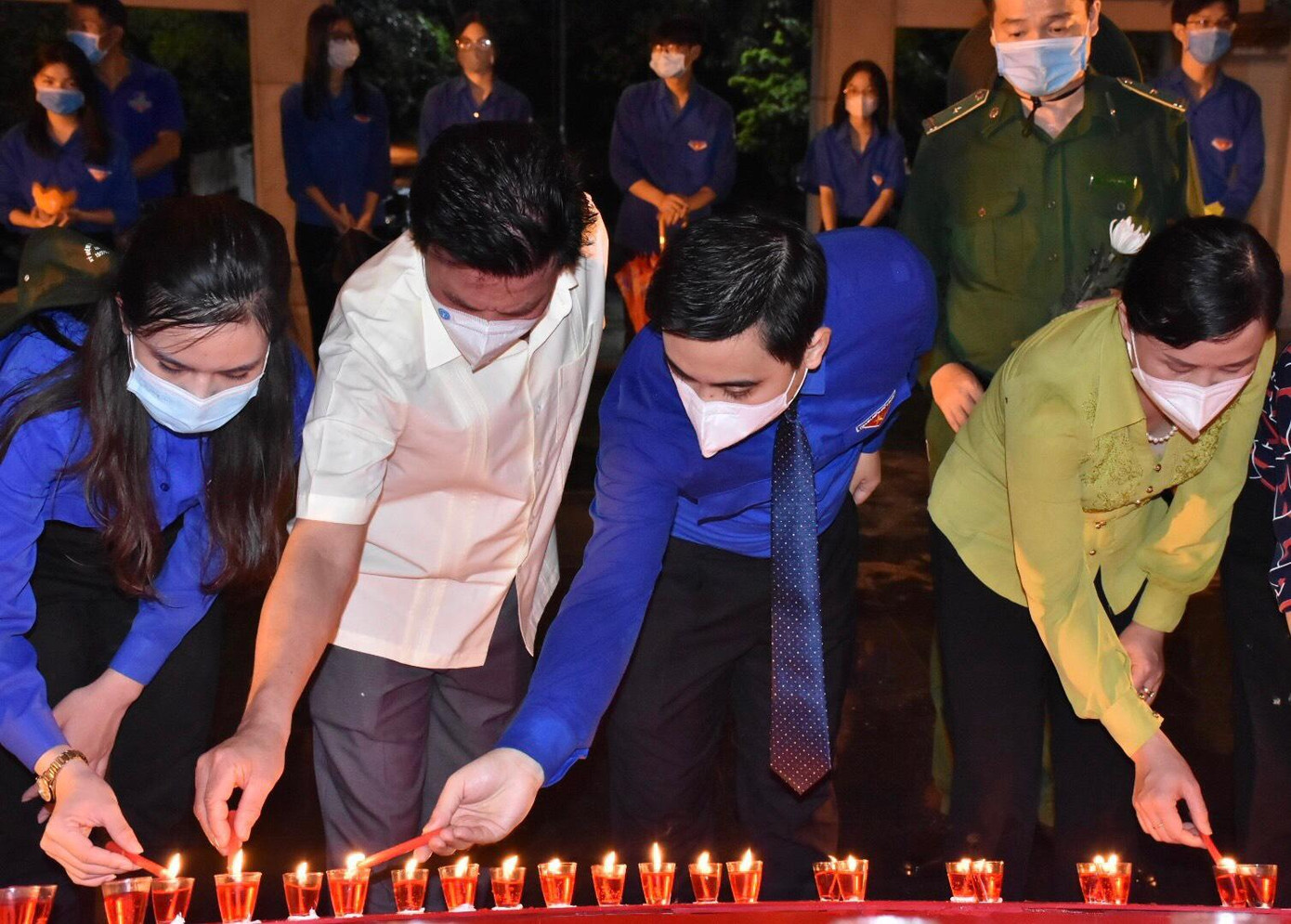 Hà Tĩnh thắp nên tri ân tại khu di tích Ngã Ba Đồng Lộc. Hà Tĩnh thắp nên tri ân tại khu di tích Ngã Ba Đồng Lộc.