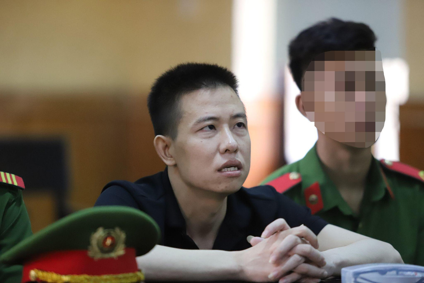 Đối tượng Trần Hồng Lĩnh tại phiên toà xét xử.