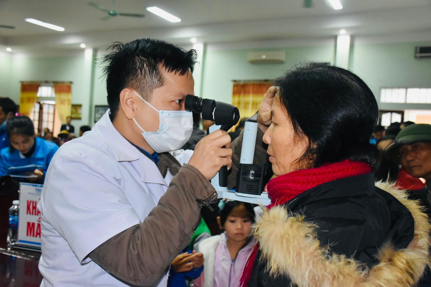 Các lực lượng y tế phối hợp khám cấp phát thuốc miễn phí cho 250 đối tượng chính sách, bà con nhân dân có hoàn cảnh khó khăn. Các lực lượng y tế phối hợp khám cấp phát thuốc miễn phí cho 250 đối tượng chính sách, bà con nhân dân có hoàn cảnh khó khăn.