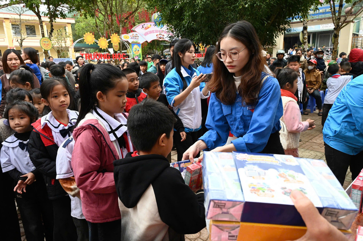 Cùng với đó triển khai “Gian hàng 0 đồng” và các trò chơi sinh hoạt tạo không khí vui chơi, chia sẻ trong trường học.