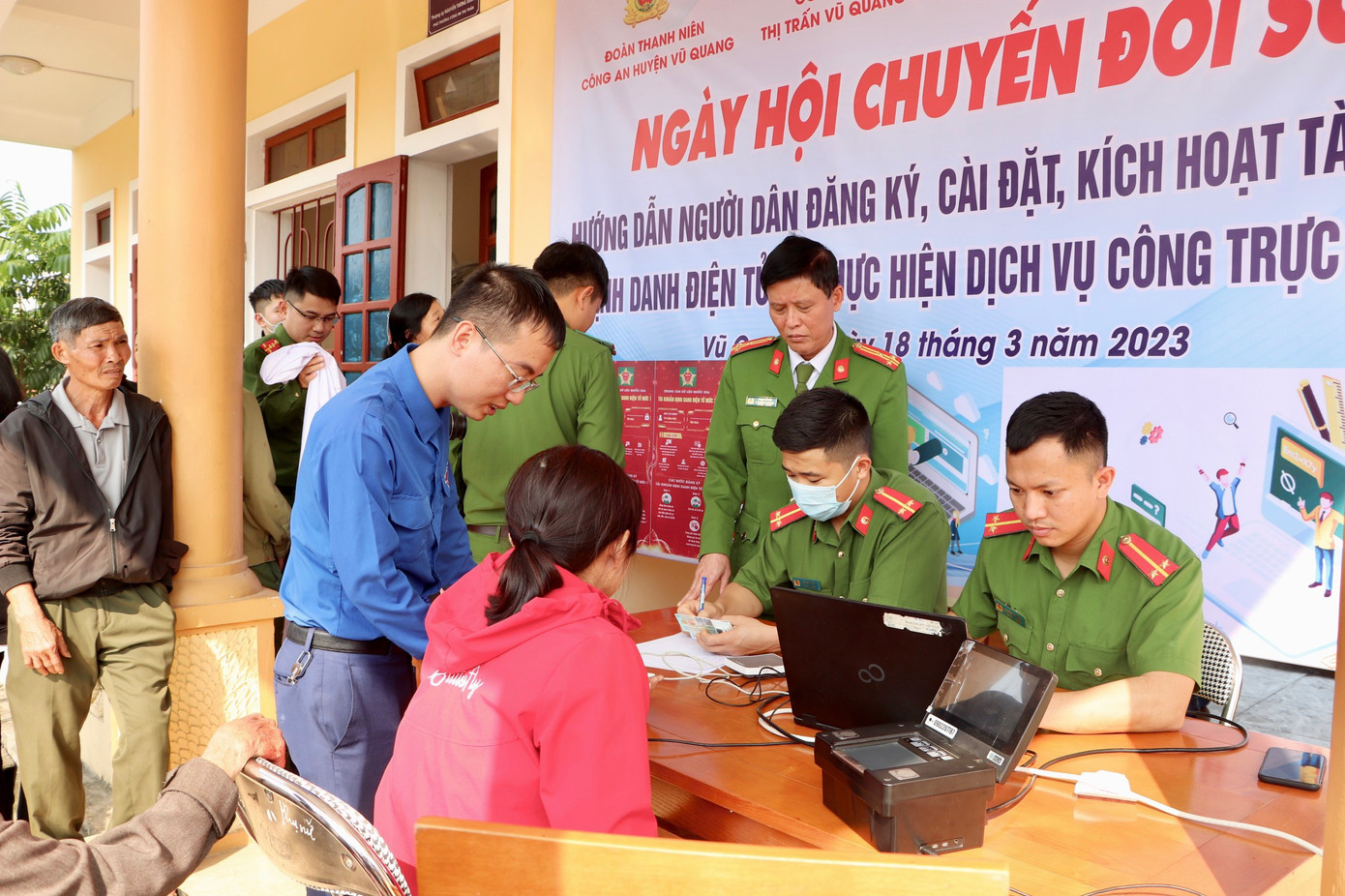 Hưởng ứng chủ đề Tháng Thanh niên “Tuổi trẻ tiên phong chuyển đổi số”, chào mừng 92 năm Ngày thành lập Đoàn TNCS Hồ Chí Minh, các cấp bộ Đoàn trên toàn tỉnh đã thực hiện các công trình, phần việc sôi nổi.