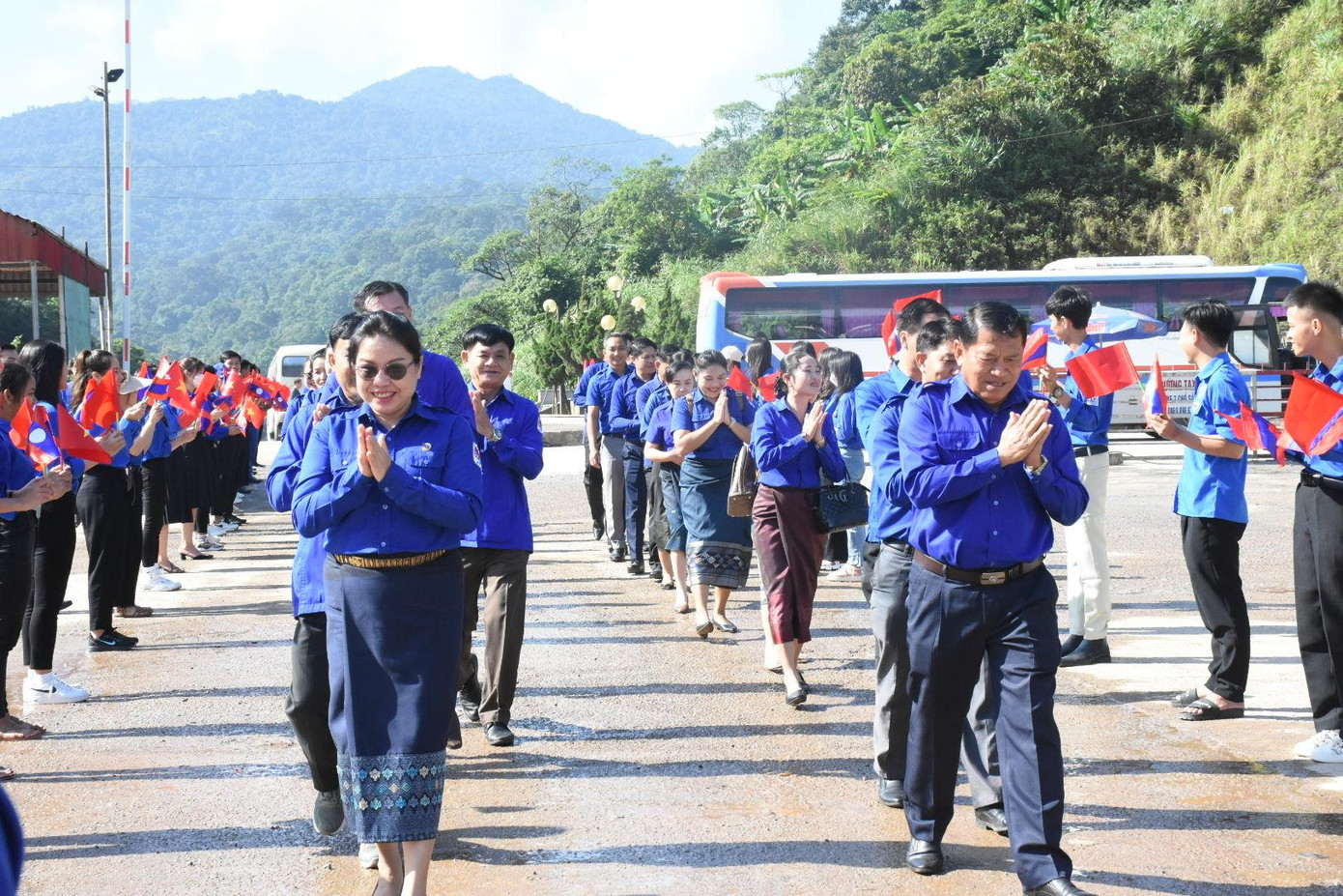 Đoàn đại biểu Thanh niên Nhân dân Cách mạng Lào. Đoàn đại biểu Thanh niên Nhân dân Cách mạng Lào.