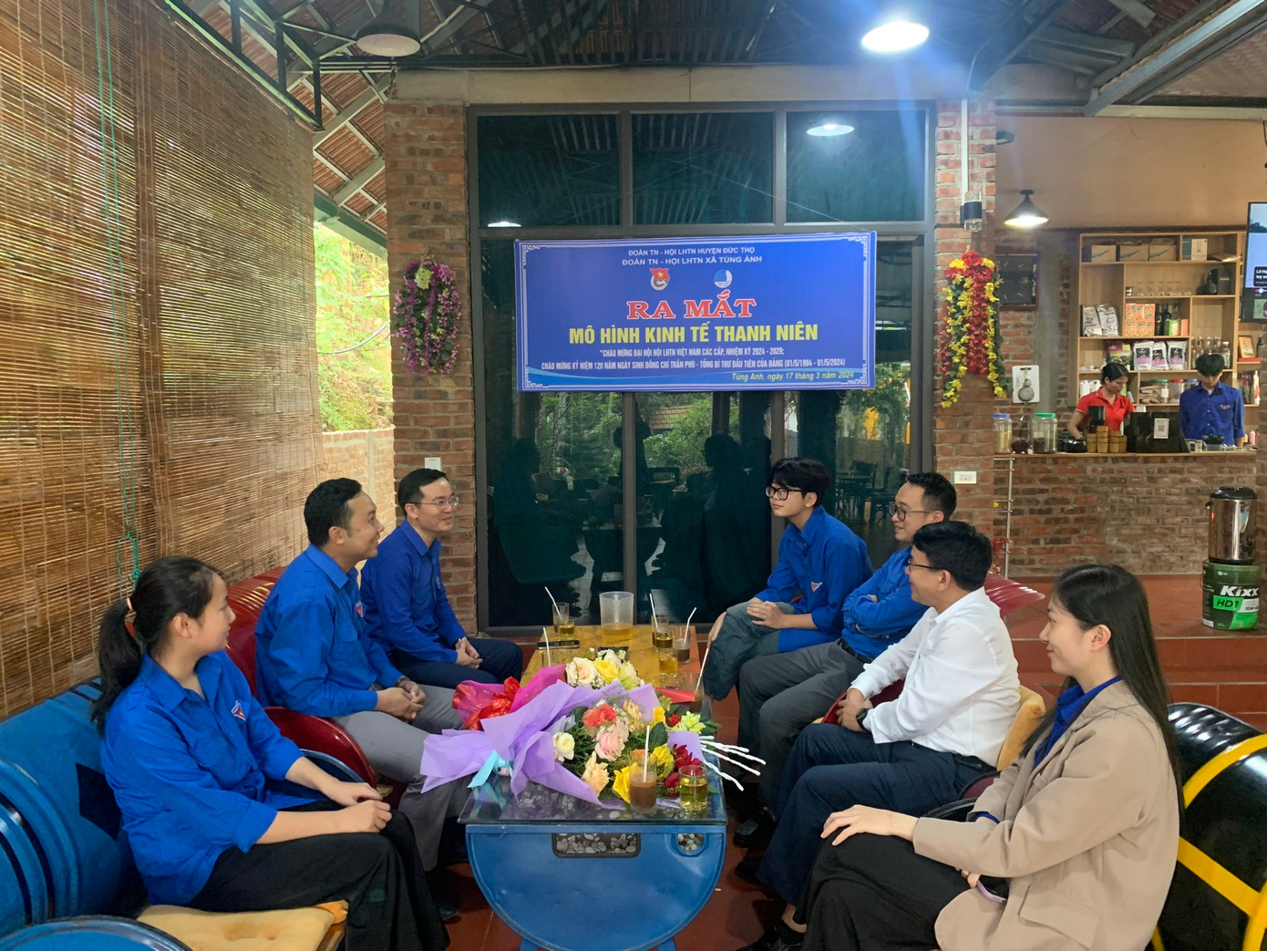 Các đoàn viên thanh niên tại huyện Đức Thọ cũng đã đồng loạt ra quân hưởng ứng Ngày chủ nhật xanh năm 2024 với chuỗi các hoạt động. Trong ảnh ra mắt mô hình kinh tế thanh niên và đường thanh niên kiểu mẫu. Các đoàn viên thanh niên tại huyện Đức Thọ cũng đã đồng loạt ra quân hưởng ứng Ngày chủ nhật xanh năm 2024 với chuỗi các hoạt động. Trong ảnh ra mắt mô hình kinh tế thanh niên và đường thanh niên kiểu mẫu.