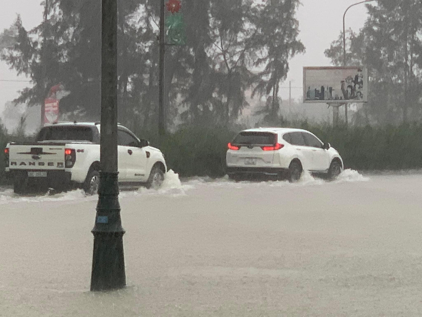 Ông Trần Đức Bá, Giám đốc Đài Khí tượng Thủy văn Hà Tĩnh cho hay, mưa lũ gây ngập vào tháng 11 là hiện tượng bình thường, có năm vẫn xảy ra lũ vào tháng 12.