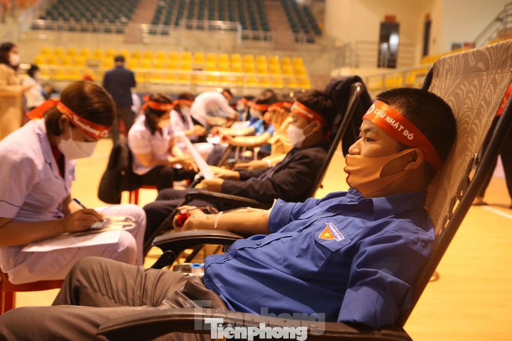 Ngày hội hiến máu &quot;Chủ nhật Đỏ&quot; được khai mạc vào 7h ngày 8/1 tại Nhà thi đấu Thể dục Thể thao tỉnh.