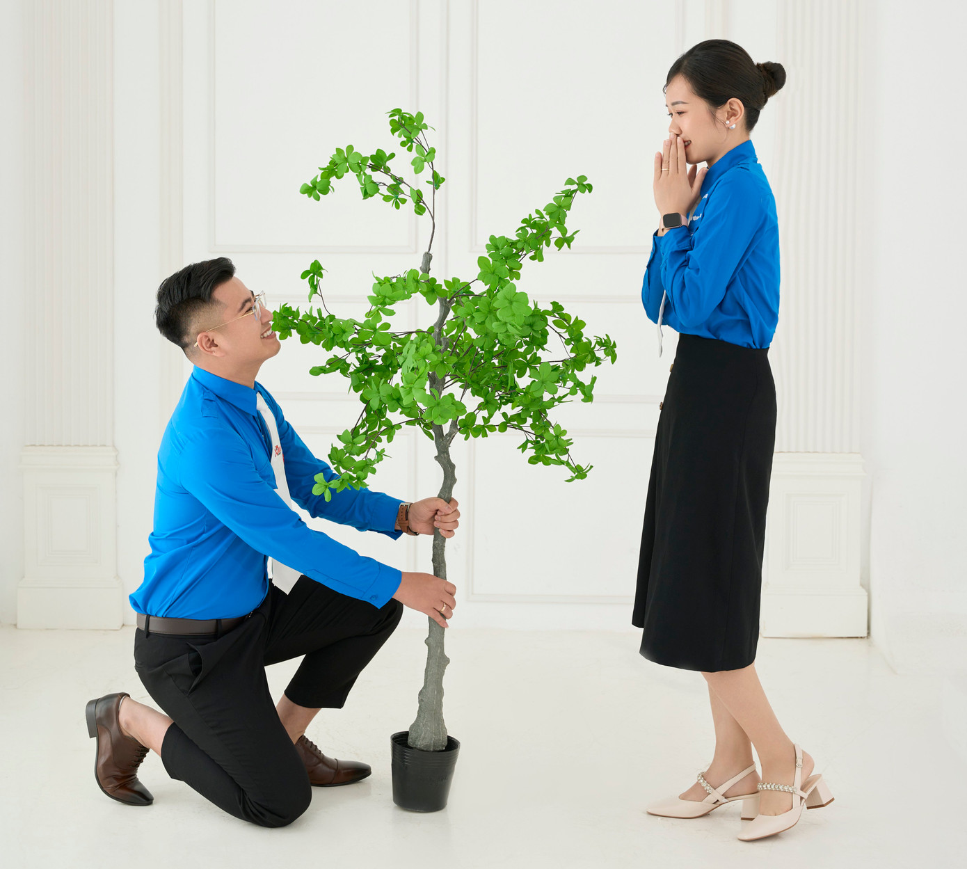 Tình yêu của họ bắt đầu từ màu áo xanh thanh niên.