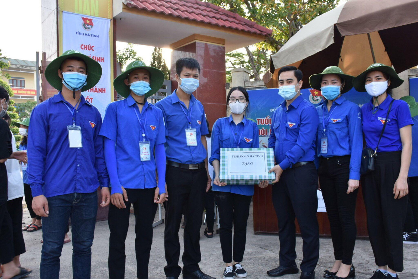 BTV Tỉnh đoàn đã thành lập các đoàn công tác đi thăm hỏi, động viên, tặng quà các đội hình thanh niên tình nguyện tiếp sức mùa thi tại một số điểm thi.