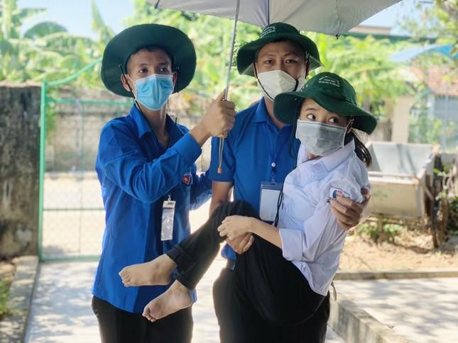 Lực lượng áo xanh tình nguyện đã sẵn sàng cho chương trình "Tiếp sức mùa thi". Lực lượng áo xanh tình nguyện đã sẵn sàng cho chương trình "Tiếp sức mùa thi".