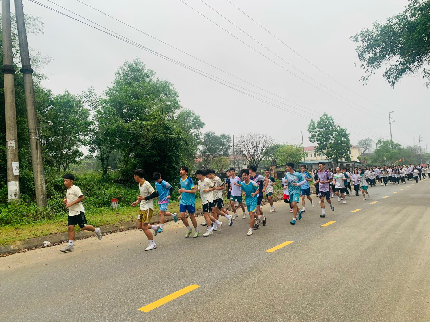 Chương trình thu hút hơn 4.000 người tham gia hưởng ứng.