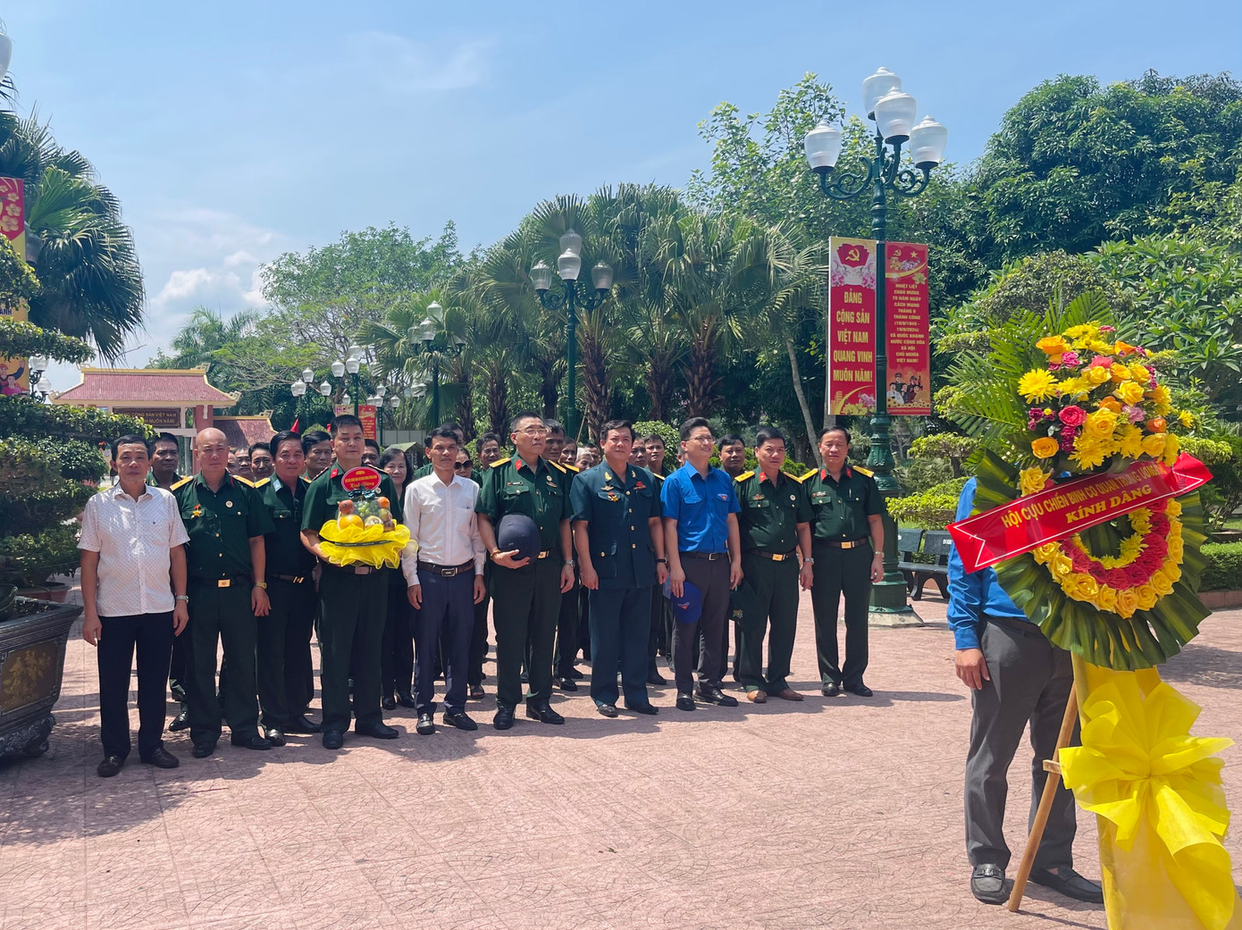 Ngày 19/5, Hội Cựu chiến binh Cơ quan T.Ư Đoàn phối hợp với Tỉnh Đoàn Hà Tĩnh tổ chức hành trình về các địa chỉ đỏ và tổ chức các hoạt động an sinh trên địa bàn. Hoạt động này hưởng ứng dịp Kỷ niệm 134 năm Ngày sinh Chủ tịch Hồ Chí Minh (19/5/1890-19/5/2024). Ngày 19/5, Hội Cựu chiến binh Cơ quan T.Ư Đoàn phối hợp với Tỉnh Đoàn Hà Tĩnh tổ chức hành trình về các địa chỉ đỏ và tổ chức các hoạt động an sinh trên địa bàn. Hoạt động này hưởng ứng dịp Kỷ niệm 134 năm Ngày sinh Chủ tịch Hồ Chí Minh (19/5/1890-19/5/2024).