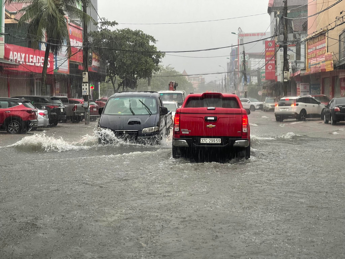 Khu vực đường Hải Thượng Lãn Ông là một trong những tuyến đường thường xuyên xảy ra tình trạng ngập sau mưa lớn.