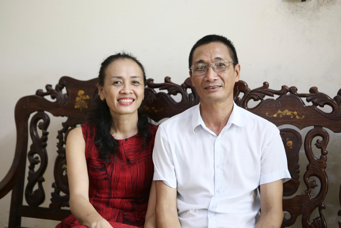 Bố mẹ Kim Anh tự hào khi con gái đạt kết quả tốt trong kỳ thi tốt nghiệp THPT. Bố mẹ Kim Anh tự hào khi con gái đạt kết quả tốt trong kỳ thi tốt nghiệp THPT.