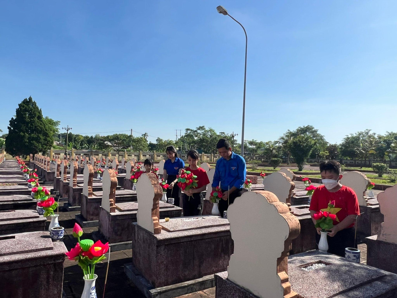 Tuổi trẻ Hà Tĩnh cũng duy trì nhiều hoạt động tri ân đối với các anh hùng, liệt sĩ.