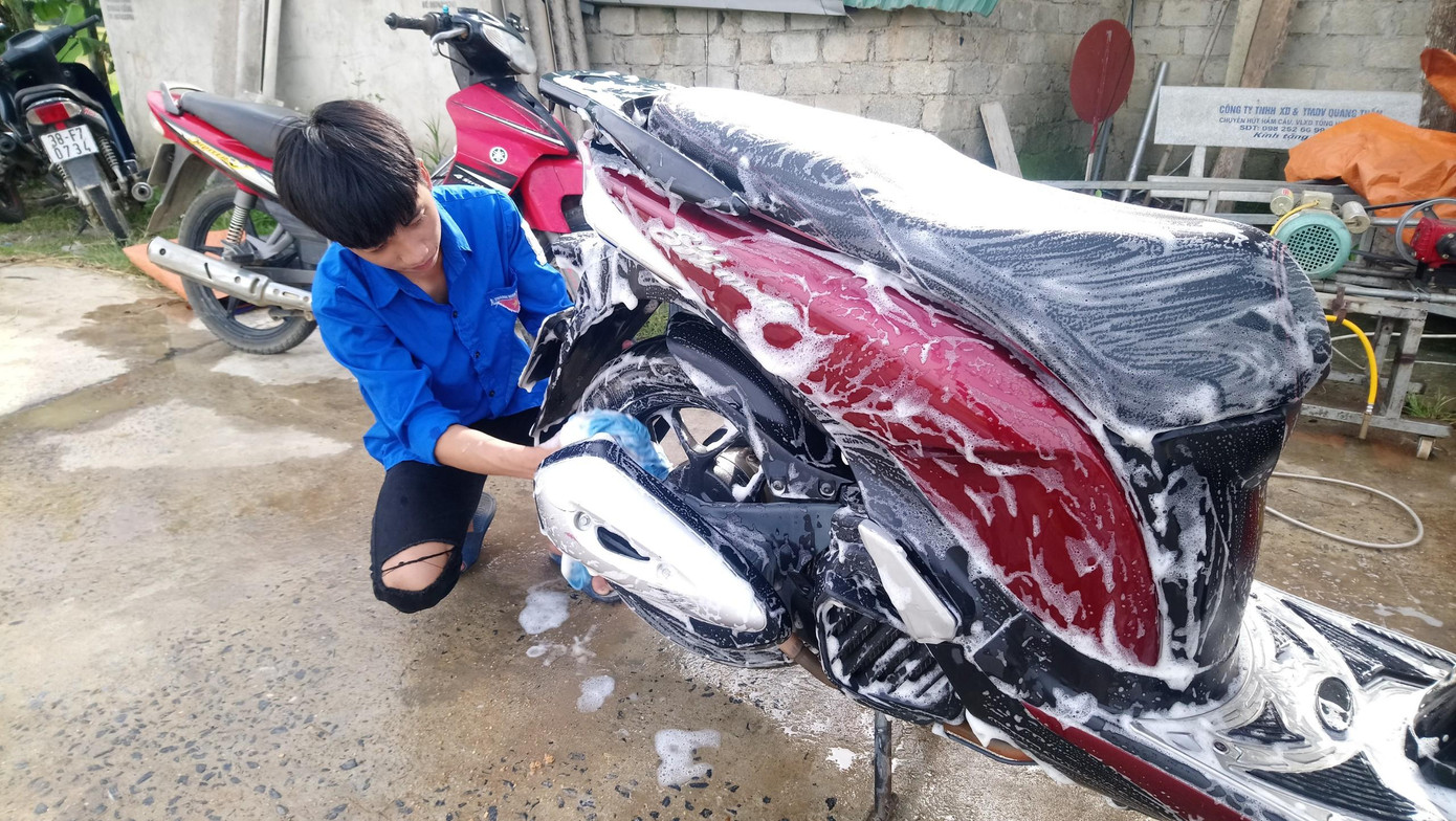 Những hành động đẹp của các bạn trẻ nhằm động viên, khích lệ, chia sẻ một phần những khó khăn đến đến các em thiếu niên nhi đồng có hoàn cảnh khó khăn.