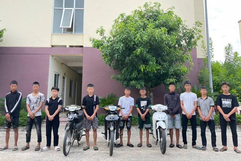 Nhóm thanh thiếu niên bị công an triệu tập liên quan đến hành vi ném đá vào xe khách.